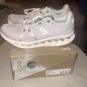 On Cloudsurfer women’s size 9 worn casually approximately 25-30 miles.